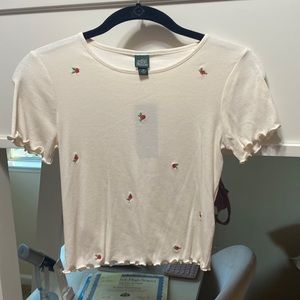 Rose embroidered tee